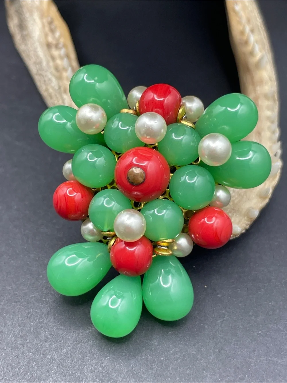 Uranium 1940’s glass brooch vintage